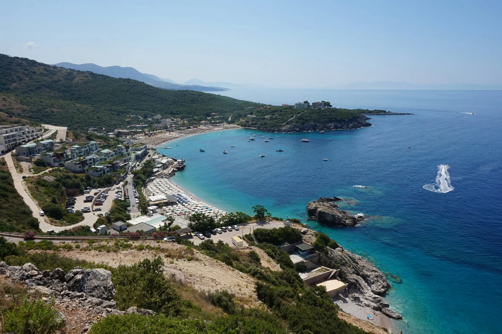 Saranda: Boat Tour to 7 Destinations with Beach Umbrella